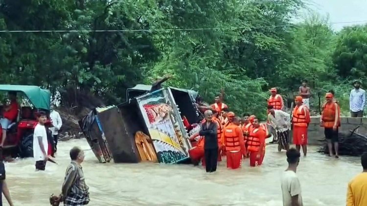 राजस्थान में बारिश का कहर, सवाई माधोपुर में बांध ओवरफ्लो होने से 55 फीट धंसी जमीन; हालात बिगड़े