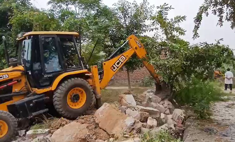 भरतपुर में दीपावली के बाद नगर निगम ने जिला कलेक्ट्रेट के पास अतिक्रमण तोड़ा