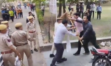 राजस्थान यूनिवर्सिटी में छात्रों पर बर्बरता से की लाठीचार्ज, 70% फेल रिजल्ट पर हो रहा प्रदर्शन