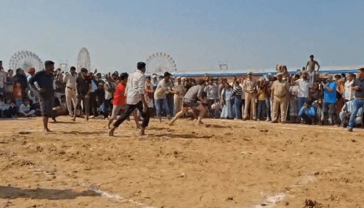 पुष्कर के अखाड़े में दिखा देसी दम, कबड्डी में विदेशी सैलानियों के फीके पड़े दांव-पेंच