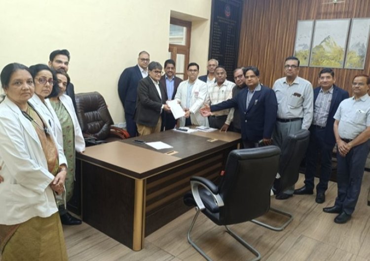 निजी प्रैक्टिस बैन के खिलाफ अधीक्षकों का विरोध चरम पर, हॉस्पिटल के अधीक्षकों ने सामूहिक दिए इस्तीफे  