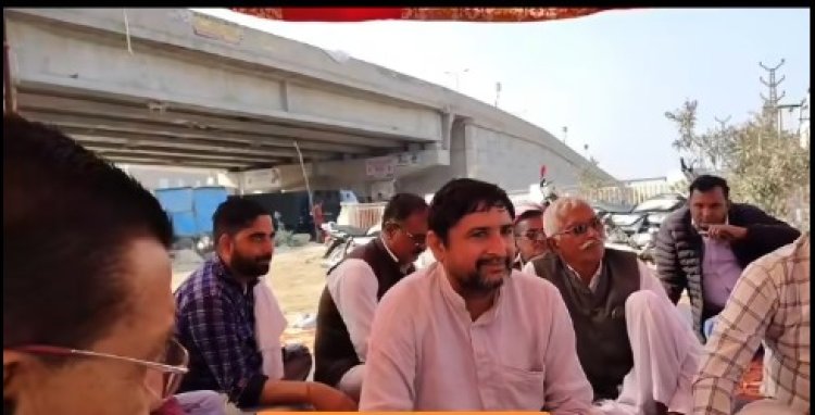 कांग्रेस कार्यकर्त्ता सावधान ! भाजपा नेता के चेले-चपाटे क्रेडिट लेने के लिए आगे, फोटो लेकर करवा रहे है उपस्तिथि दर्ज ?