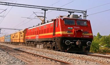 इंडिगो की उड़ानें रद्द होने के बाद रेलवे का मास्टरस्ट्रोक, आज से 3 दिन में 89 विशेष ट्रेनें