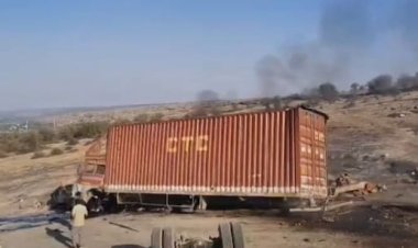 बिजोलिया घाट पर दिल दहला देने वाला हादसा, ब्रेक फेल ट्रक खाई के मुहरे पर लटका, ड्राइवर ने छलांग लगाकर बचाई जान