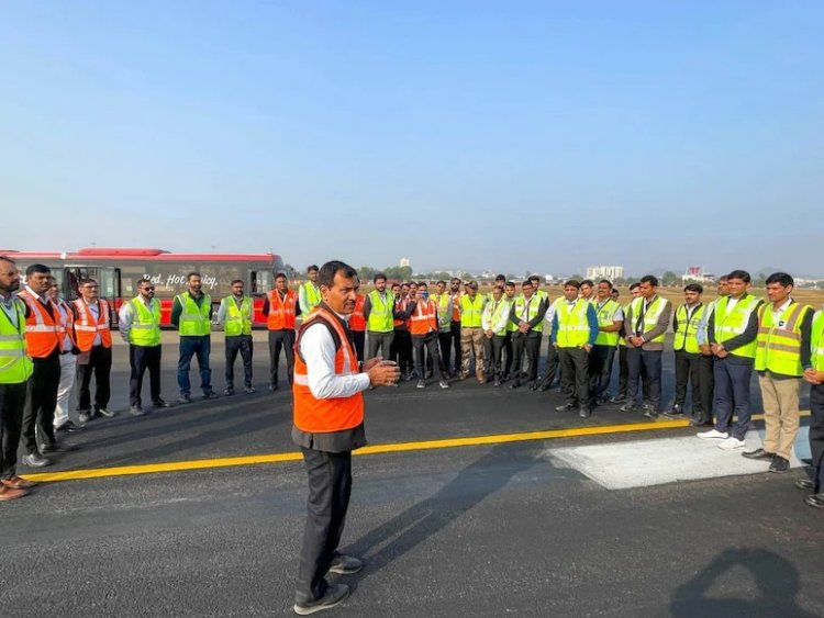 जयपुर एयरपोर्ट पर अनोखी पहल, रनवे पर ढाई घंटे की ‘FOD वॉक’, 50 कर्मचारियों ने की रनवे की सफाई