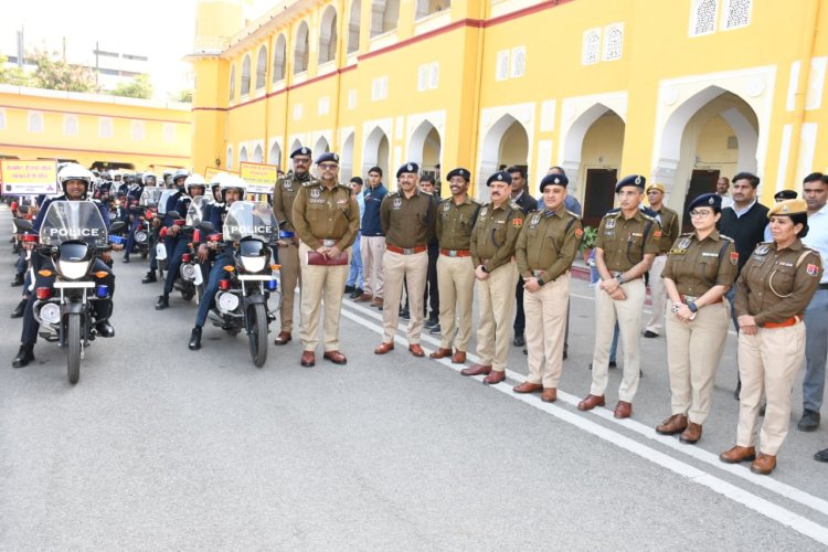 पुलिस ने सड़क सुरक्षा अभियान की शुरुआत की, कमिश्नर ने वाहन जागरूकता रैली को दिखाई हरी झंडी