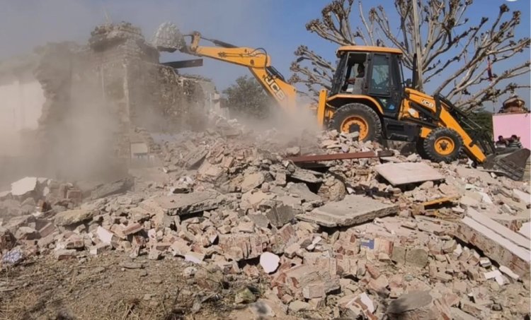 एनजीटी के आदेश पर काटली नदी में बड़ा एक्शन, बुलडोजर चलाकर हटाया अतिक्रमण