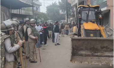 चौमूं में तनाव के बाद प्रशासन सख्त, अवैध निर्माण और अतिक्रमण पर चला बुलडोजर