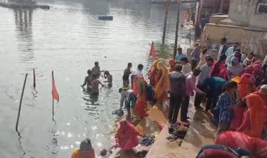 मकर संक्रांति पर पुष्कर के वराह मंदिर में उमड़ा श्रद्धालुओं का सैलाब, पगड़ीधारी धर्मराज बने आस्था का केंद्र
