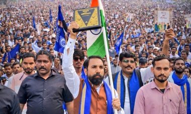 PM मोदी को गालियां दीं, फोटो पर जूते मारे, BJP के झंडे जलाए…क्या अब SC, ST, OBC को अपने हक के लिए सड़कों पर उतरना चाहिए?