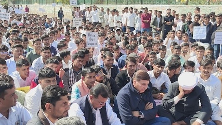 बाड़मेर में OMR शीट घोटाला और पेपर लीक के खिलाफ बड़ी युवा रैली — कांग्रेस नेता भी शामिल