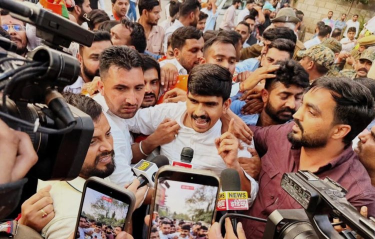 जयपुर में BJP युवा मोर्चा का प्रदर्शन, कांग्रेस दफ्तर के बाहर जोरदार नारेबाजी