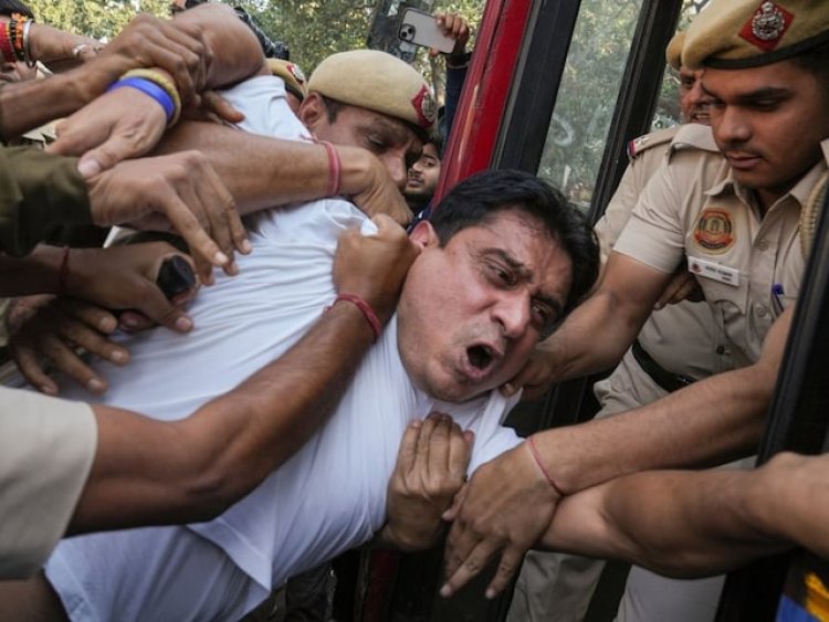 AI Summit Protest: यूथ कांग्रेस अध्यक्ष उदय भानु चिब गिरफ्तार, दिल्ली में बढ़ा सियासी घमासान