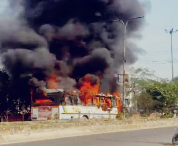 जयपुर में चलती रोडवेज बस में लगी आग, सूझबूझ से टला बड़ा हादसा