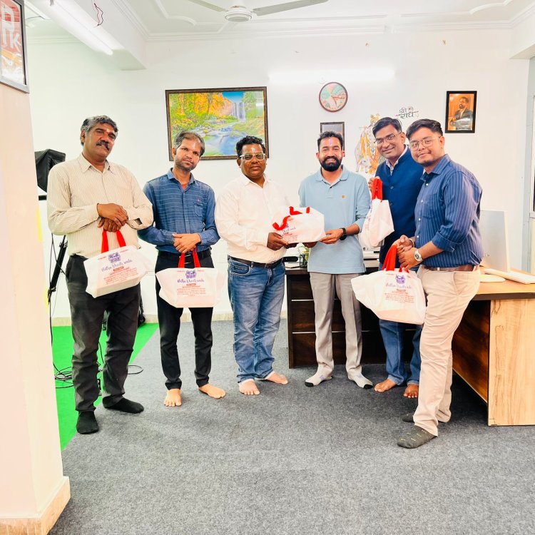 पी. के. टाइम्स ऑफिस में मनाई होली, डायरेक्टर पी. के. बृजवाल ने स्टाफ को दी शुभकामनाएं