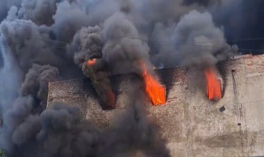 जयपुर के बिंदायका में प्लास्टिक फैक्ट्री में भीषण आग, दूर-दूर तक दिखा धुएं का गुबार