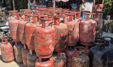 गैस एजेंसियों पर जिला प्रशासन की सख्ती, कलेक्टर लोक बंधू ने किया औचक निरीक्षण