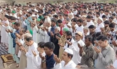 अजमेर में ईद सादगी और शोक के बीच, शिया समुदाय ने काली पट्टी बांधकर अदा की नमाज