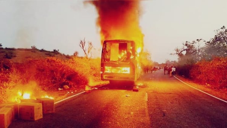 उदयपुर-बांसवाड़ा हाईवे पर चलती स्लीपर बस में लगी भीषण आग, यात्री ने कूदकर बचाई जान