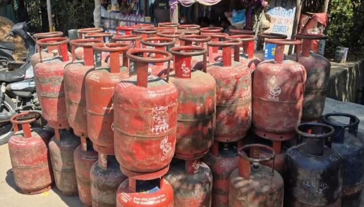 गैस एजेंसियों पर जिला प्रशासन की सख्ती, कलेक्टर लोक बंधू ने किया औचक निरीक्षण