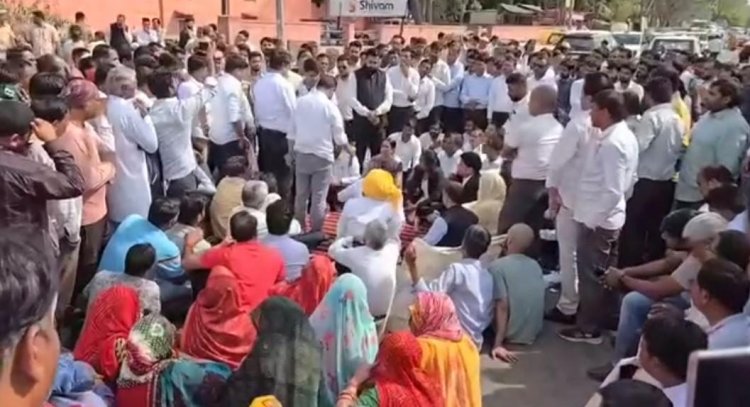 जयपुर सड़क हादसे पर उबाल, वकीलों का उग्र प्रदर्शन; मुआवजे और सख्त कार्रवाई की मांग