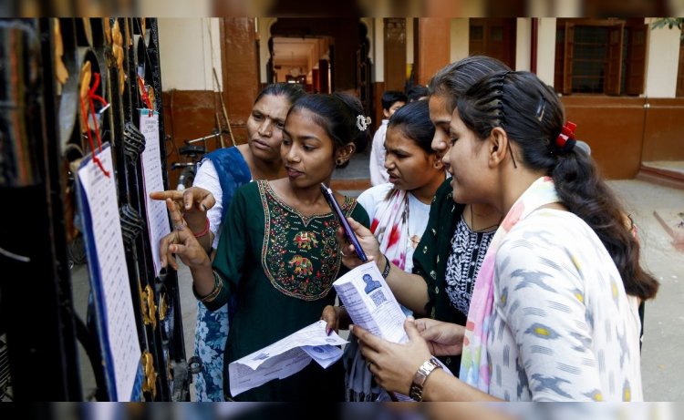दसवीं बोर्ड का परीक्षा परिणाम जारी, लड़कों के मुकाबले, लड़कियों ने मारी बाजी