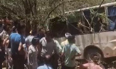 150 फीट खाई में गिरी बस,बच्चे की मौत,5 गंभीर