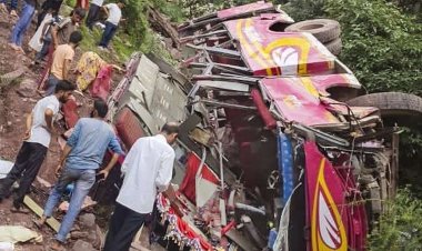 जम्मू उधमपुर बस हादसा: 100 फीट खाई में गिरी बस, 21 की मौत, 29 घायल