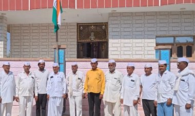 Barmer Congress Seva Dal Dhwaj Vandan Program: मंसुरिया फार्म हाउस में तिरंगे को सलामी, युवाओं को राष्ट्रसेवा का संदेश