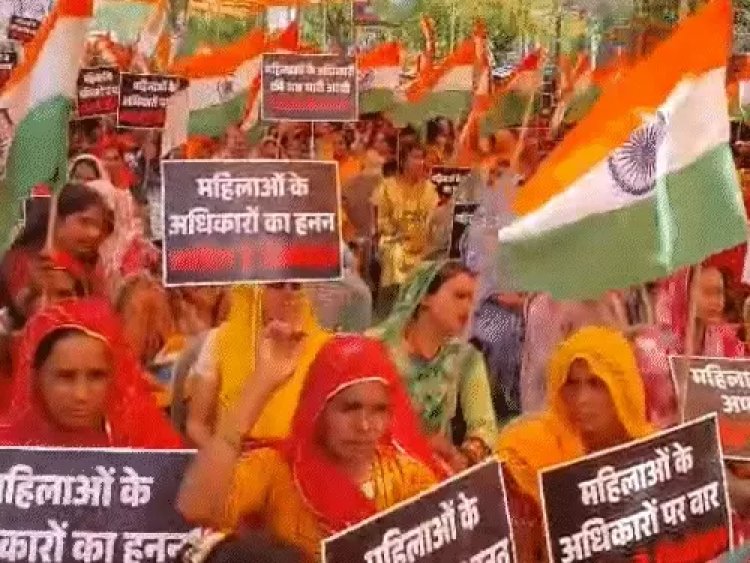 जयपुर में महिला आरक्षण को लेकर भाजपा का विरोध प्रदर्शन, पदयात्रा रोकी गई