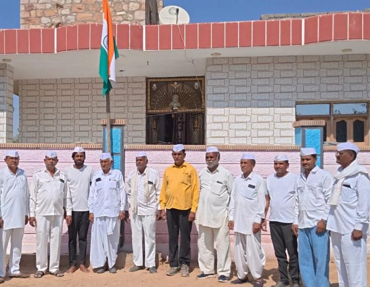 Barmer Congress Seva Dal Dhwaj Vandan Program: मंसुरिया फार्म हाउस में तिरंगे को सलामी, युवाओं को राष्ट्रसेवा का संदेश