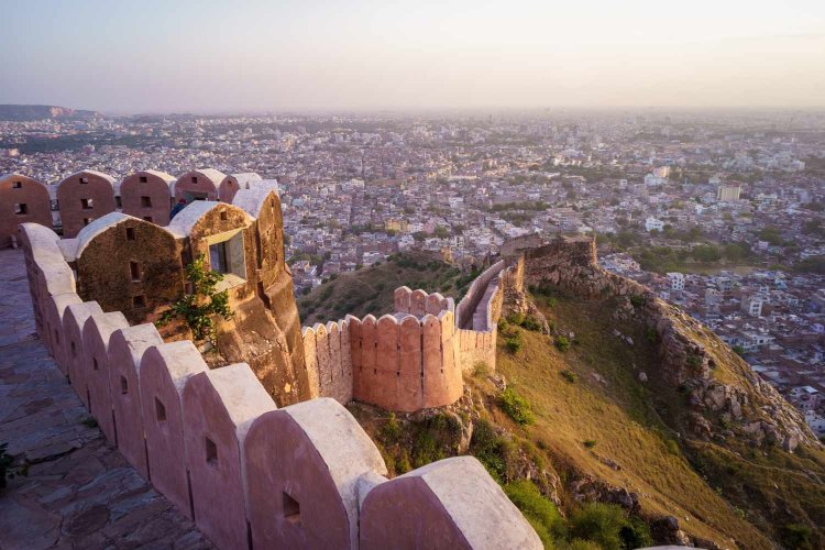 भीषण गर्मी से जयपुर पर्यटन ठंडा, स्मारकों पर सन्नाटा