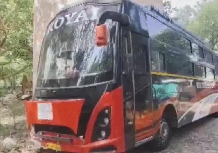 दिल्ली में चलती स्लीपर बस में महिला से गैंगरेप, ड्राइवर-कंडक्टर गिरफ्तार