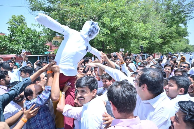 जयपुर में राहुल गांधी के खिलाफ BJP का प्रदर्शन, PM मोदी और अमित शाह पर कथित टिप्पणी को लेकर पुतला दहन