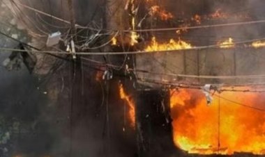 दिल्ली के मालवीय नगर में भीषण आग, बहुमंजिला इमारत में मची अफरा-तफरी; 21 लोगों की मौत की खबर