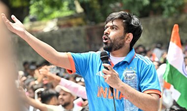 जयपुर में CJP फाउंडर अभिजीत दीपके से मारपीट के 5 आरोपियों को जमानत, थाने से बाहर आते ही हुआ स्वागत