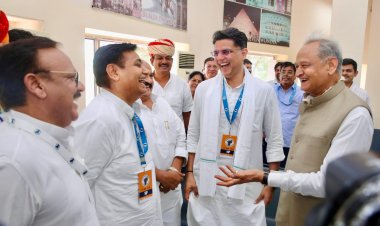 साथ दिखे राहुल गांधी, अशोक गहलोत और सचिन पायलट, मुस्कुराहट के पीछे सियासी संकेत