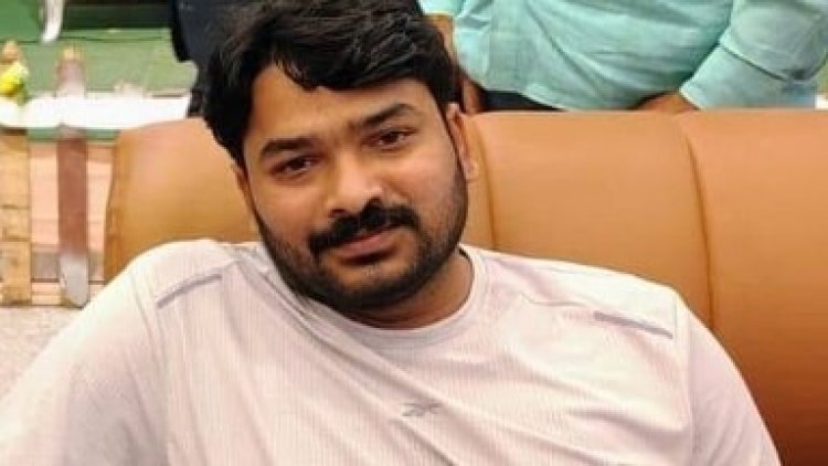 जेल से बाहर आते ही रौशन आनंद का बड़ा आरोप, बोले- 'खान सर और कारोबारी ने मिलकर कराई मेरे भाई की हत्या'