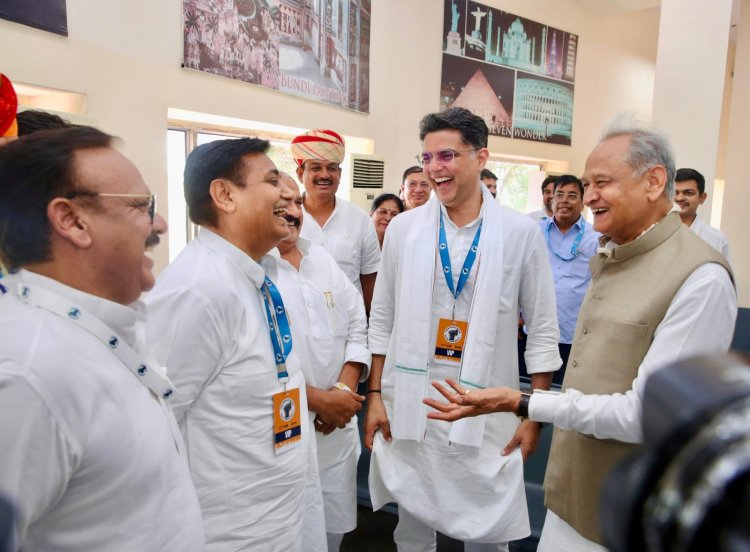 साथ दिखे राहुल गांधी, अशोक गहलोत और सचिन पायलट, मुस्कुराहट के पीछे सियासी संकेत