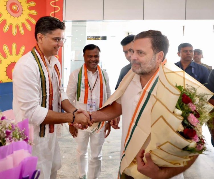 छत्तीसगढ़ पहुंचे राहुल गांधी, संगठन सृजन प्रशिक्षण शिविर में जिलाध्यक्षों को दिया मार्गदर्शन