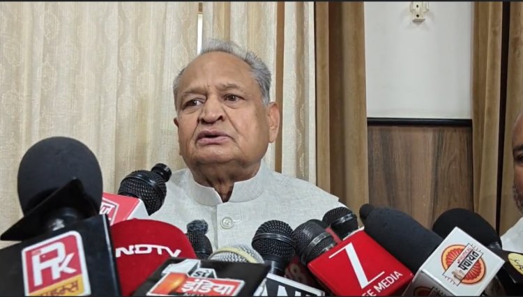 चिकित्सा मंत्री खींवसर के बयानों पर पूर्व सीएम अशोक गहलोत का तंज: "मंत्री जी इलाज करें या बयानबाजी?"