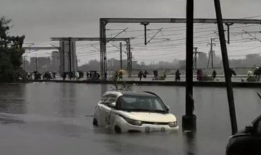 Heavy Rain Alert: महाराष्ट्र में बारिश का कहर, लैंडस्लाइड से रेल-एक्सप्रेसवे ठप, मुंबई में स्कूल बंद और 20 ट्रेनें रद्द