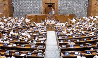 पेपर लीक पर संसद में घमासान, हंगामे के बीच लोकसभा कल तक स्थगित, राज्यसभा 3 बजे तक स्थगित।