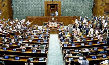 Public Examination Amendment Bill: लोकसभा में पेपर लीक संशोधन बिल पेश, विपक्ष का हंगामा; धर्मेंद्र प्रधान का NDA सांसदों ने किया स्वागत