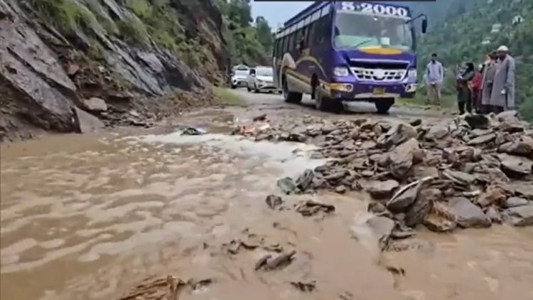 जम्मू-कश्मीर के डोडा में बादल फटा, भारी बारिश से तबाही; फसलें बर्बाद, सड़कें बंद
