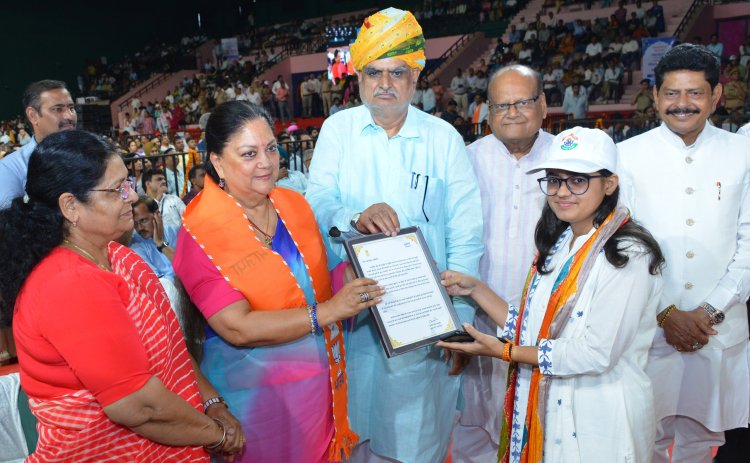 जयपुर मेट्रो फेज-2 कार्यक्रम में वसुंधरा राजे ने बांटे नियुक्ति पत्र, कहा- “जब भी राजस्थान ने सपना देखा, मोदी जी ने उसे साकार किया”