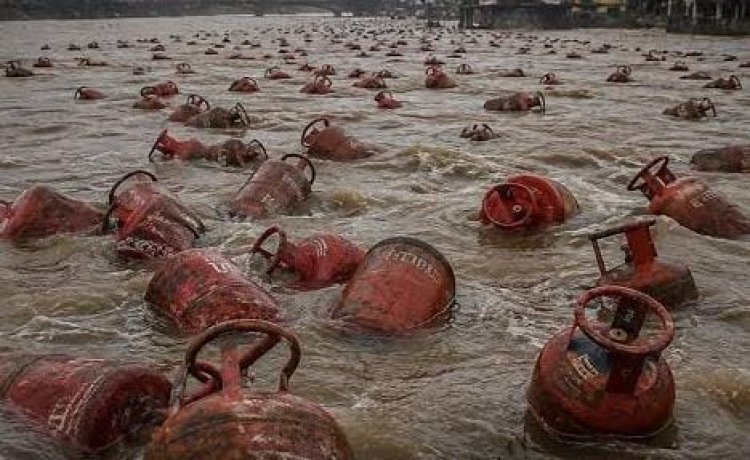 भारी बारिश से कई राज्यों में तबाही, महाराष्ट्र में नदी में बहे 3 हजार LPG सिलेंडर, राजस्थान-दिल्ली समेत कई इलाकों में जनजीवन प्रभावित