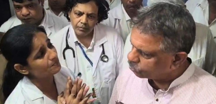 बांसवाड़ा अस्पताल में मंत्री के सामने फूट-फूटकर रो पड़ी नर्सिंग ऑफिसर, जयपुर तबादले की लगाई गुहार