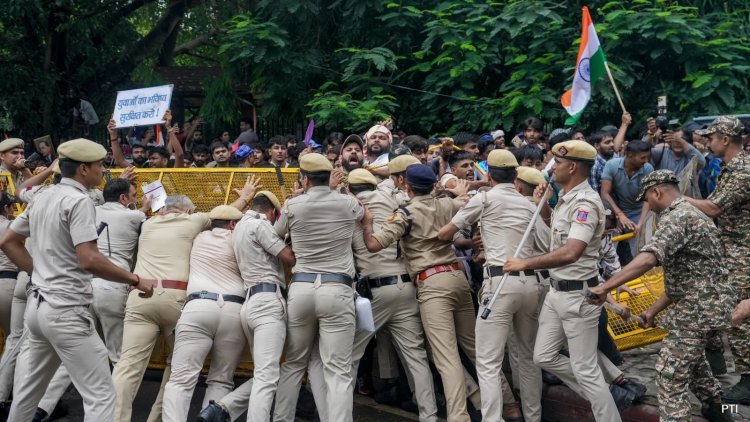 Monsoon Session: CJP प्रदर्शन के बीच राहुल-प्रियंका से मिले अखिलेश यादव, डिंपल यादव हिरासत में, विपक्ष ने बनाई साझा रणनीति