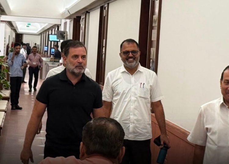 NEET और पेपर लीक मुद्दे पर कांग्रेस का बड़ा विरोध, आज काले कपड़ों में संसद पहुंचेंगे सभी सांसद